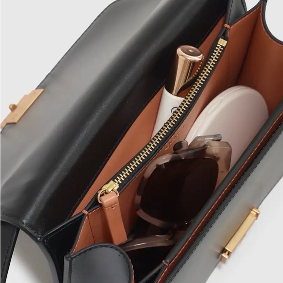 Quince Italian leather box shoulder bag - Picture 2 of 11